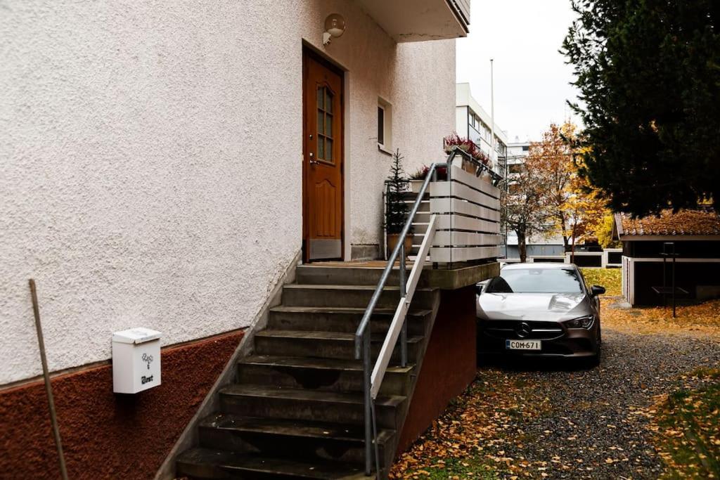 Mukava Saunallinen Kaksio Omalla Sisaeaenkaeynnillae Ja Ilmaisella Autopaikalla กัวปิโอ ภายนอก รูปภาพ